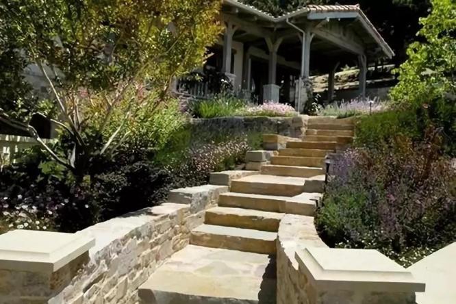 花园设计中的台阶，让你的花园一步一景